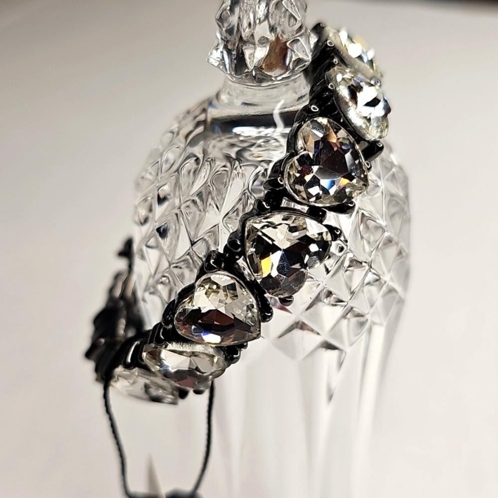 WHBM Crystal‎ Hearts Stretch Bracelet with Gunmetal Back